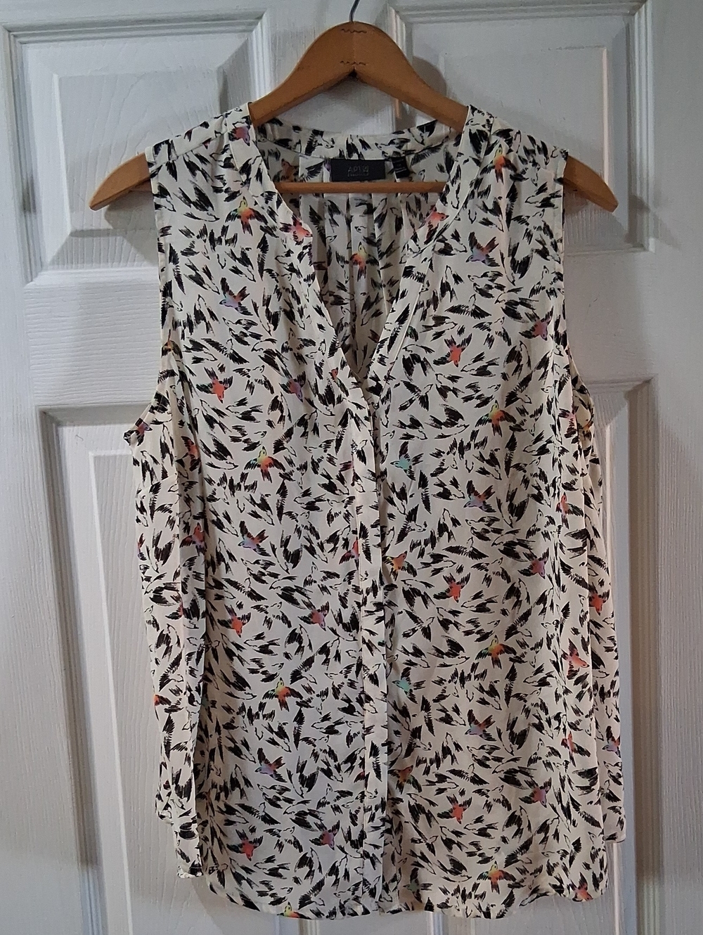 Apt. 9 Sleeveless  Cream/Black Multi Color Bird Pattern -Print V-Neck Button Top